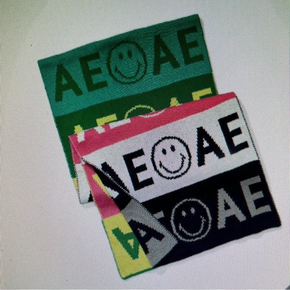 AMERICAN EAGLE OUTFITTERS UNISEX MULTI COLORED SMILEY SCARF NWT! - Picture 2 of 4